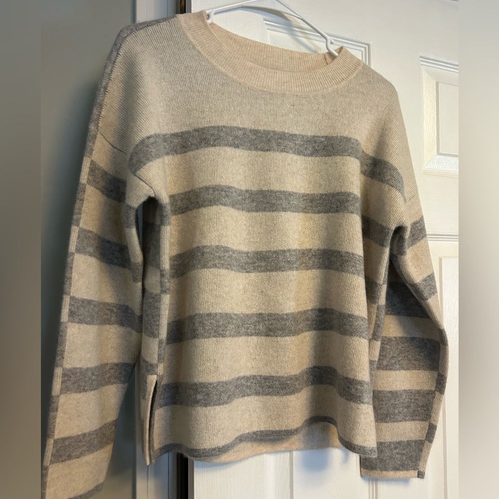 Brand new! Magaschoni 100% cashmere sweater